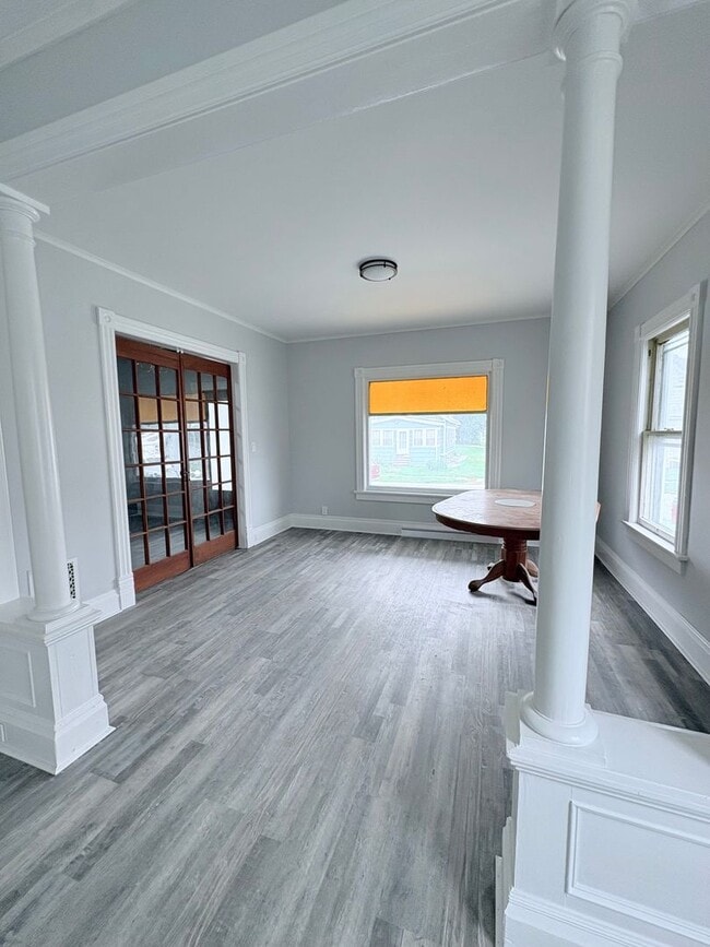 Building Photo - 409 Healy Ave
