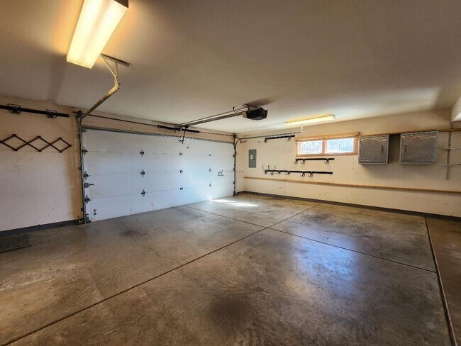 Building Photo - 11 Cll Belicia