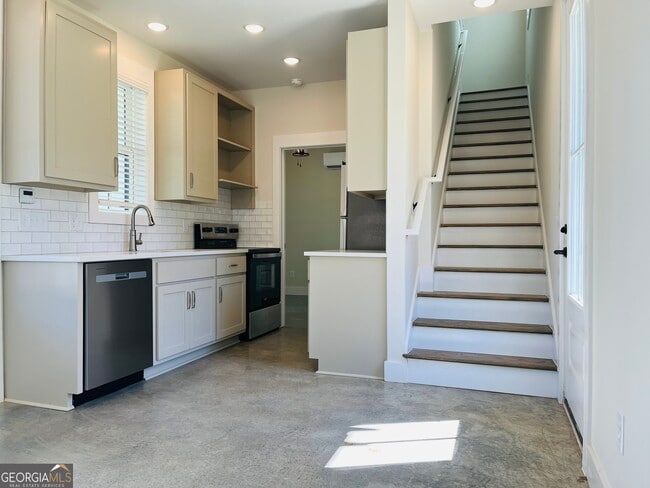 Building Photo - 103 Gardenia Ln