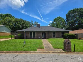 Building Photo - Brick 3/2/2 in Nice Denison Neighborhood O...