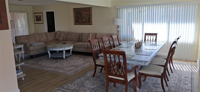 Building Photo - 441 E Rubens Dr