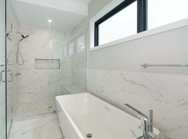 Building Photo - 1324 S Woodstock St