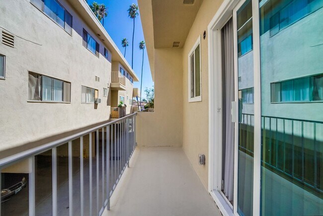 Building Photo - 441 W Queen St