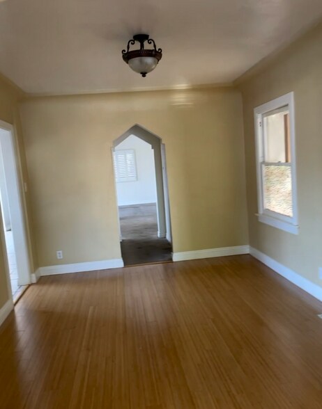 Building Photo - 1141 S Alma St