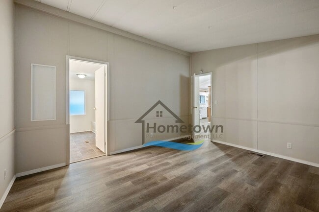 Building Photo - 3 Bedroom 2 Bathroom Home with Carport Available in Coeur d'Alene!