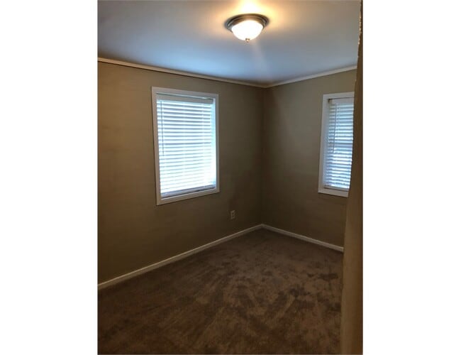 Building Photo - 6260 Sarasota Dr