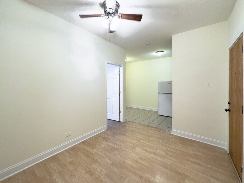 Building Photo - 4856 N Damen Ave