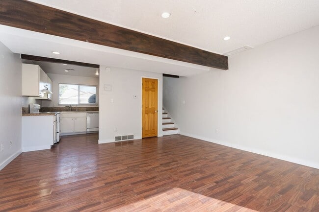 Building Photo - 2 bedroom, 1 bathroom in Loveland.