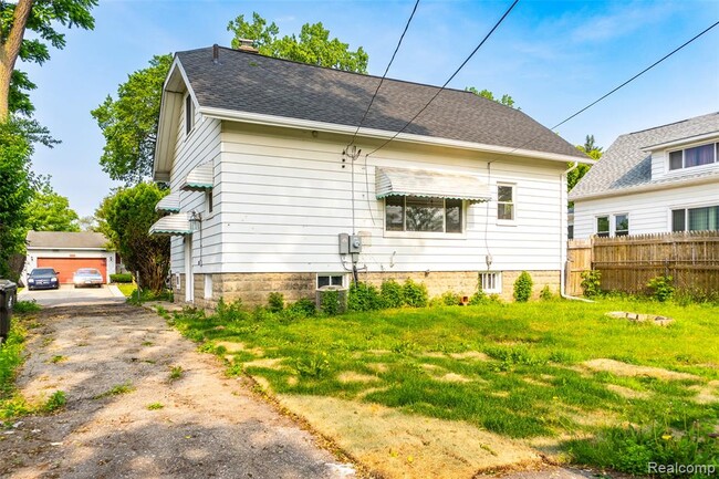 Building Photo - 21200 Collingham Ave