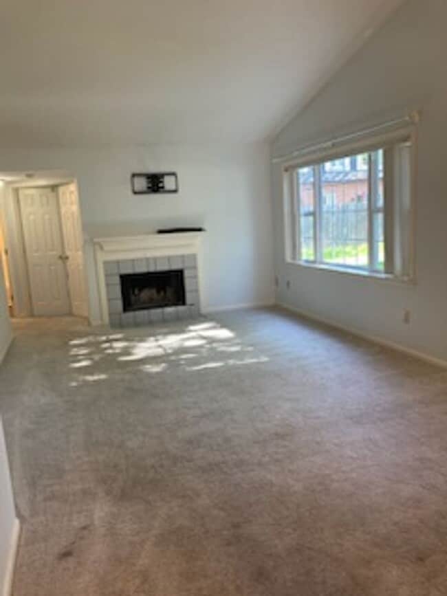 Building Photo - 1116 Viburnum Dr