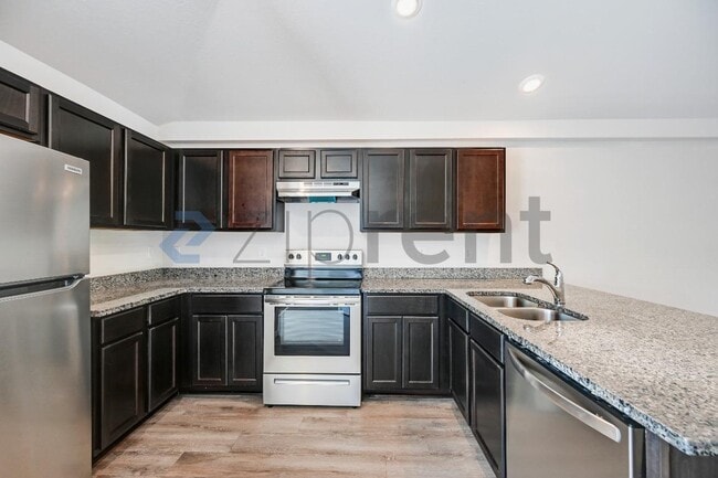 Building Photo - 12009 Henley Ave