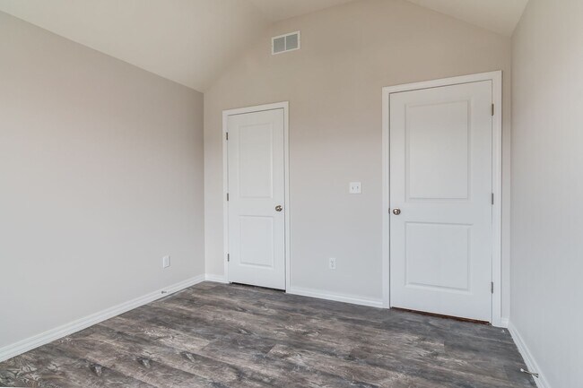 Building Photo - Beautiful, brand-new, 3-bedroom, 2-bath home in Nixa with a 3-car garage.