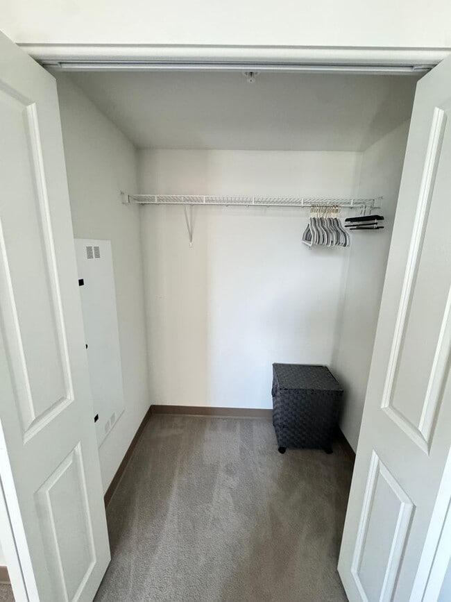 Building Photo - Partially Furnished 1 bed, 1 bath with 1 reserved covered parking @ Ke Kilohana