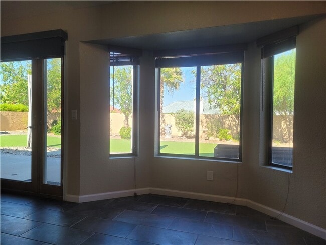 Building Photo - 3835 Smoketree Cir