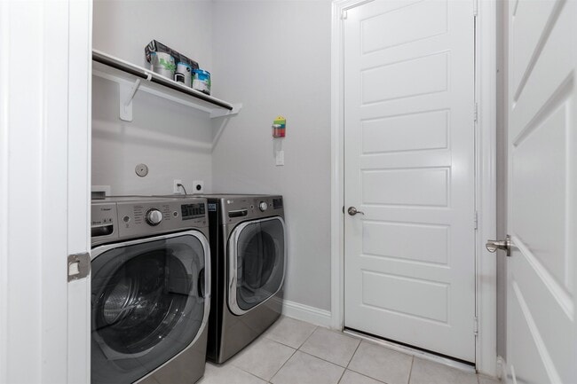 Building Photo - 2023 Village Orchard Ln