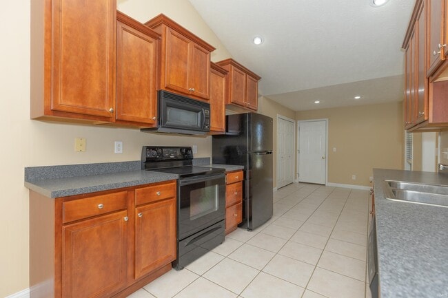 Building Photo - 10599 Tecumseh Dr
