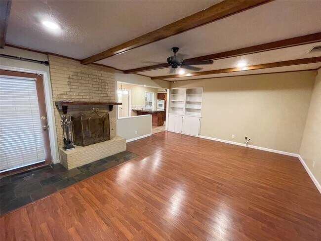 Building Photo - 1714 Crescent Dr