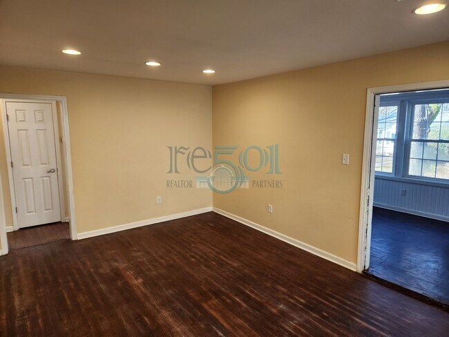 Building Photo - Great Family Home!  4BR 2 BA