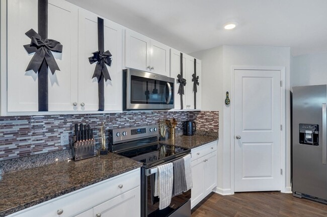 Building Photo - 4 Bed, 2 Bath Gem in Park West!