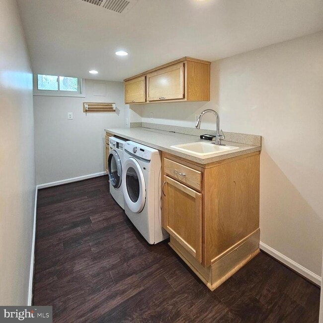 Building Photo - 8533 Pepperdine Dr