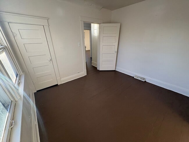 Building Photo - Charming 3-bedroom home located in the heart of Dayton