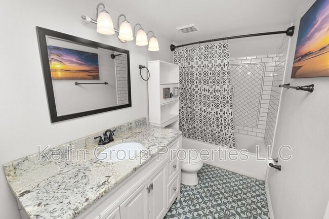 Building Photo - 9934 Peninsular Dr