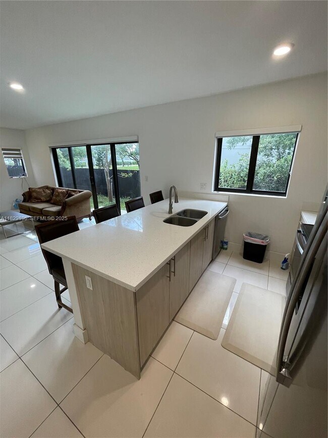 Building Photo - 254 NW 11th Ct