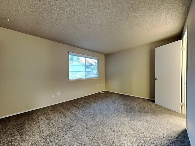 Building Photo - 31512 27th Ave SW