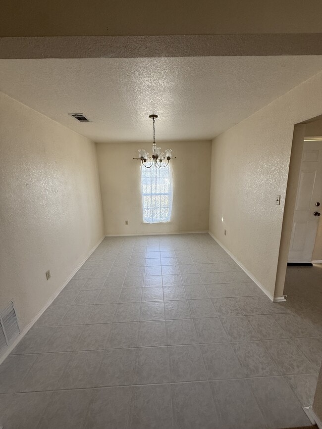 Building Photo - 2601 Mason Dr