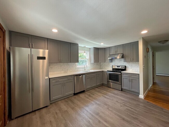 Building Photo - 14 Dearborn Rd