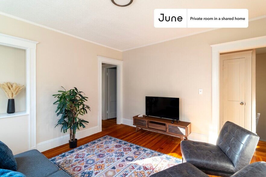 Building Photo - Room in Shared 6 bed/2 bath home