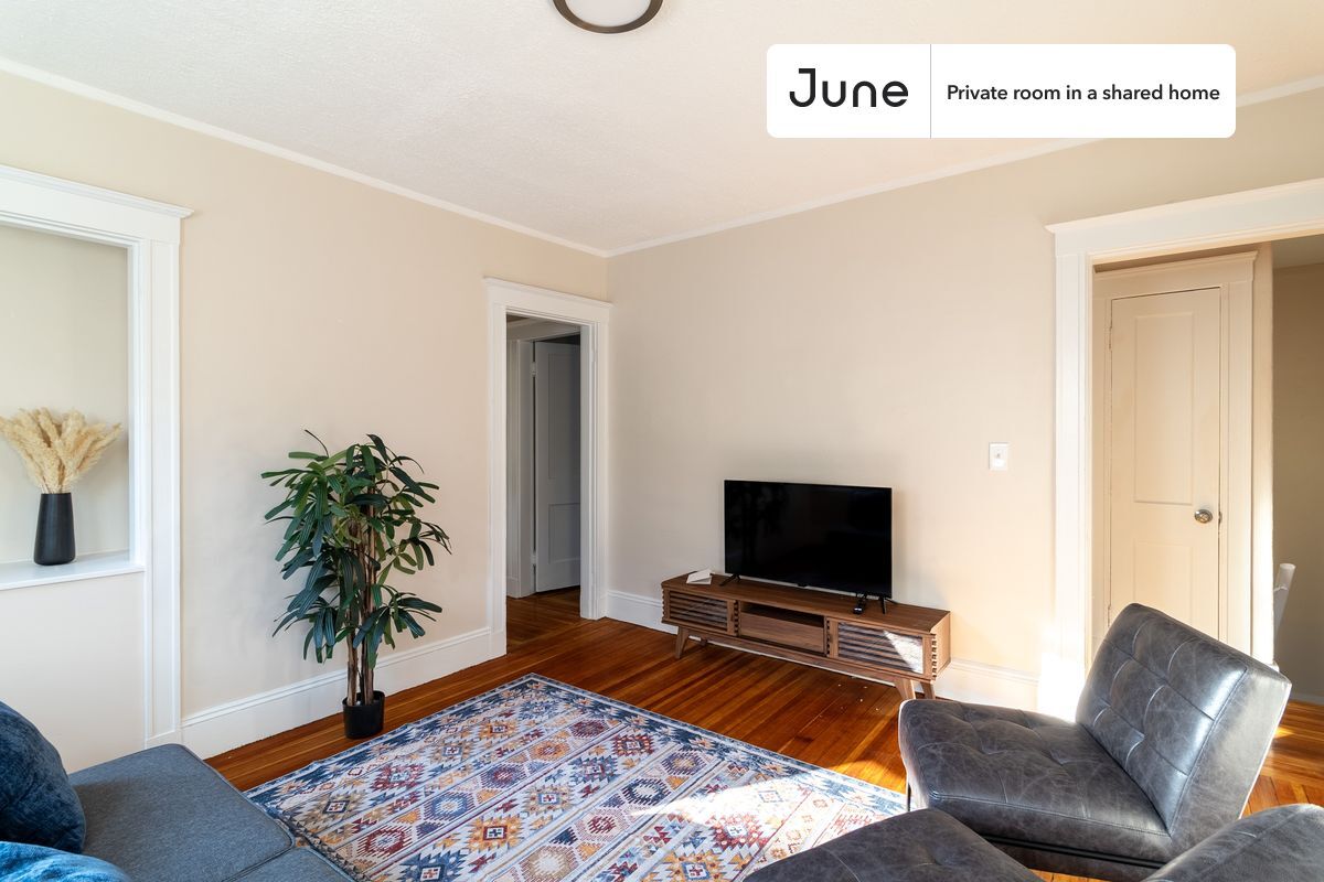 Building Photo - Room in Shared 6 bed/2 bath home
