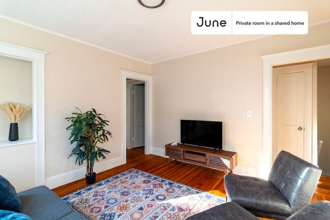 Building Photo - Room in Shared 6 bed/2 bath home in Allston