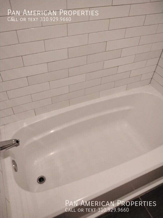 Building Photo - 6625 1/2 Crenshaw Blvd.-