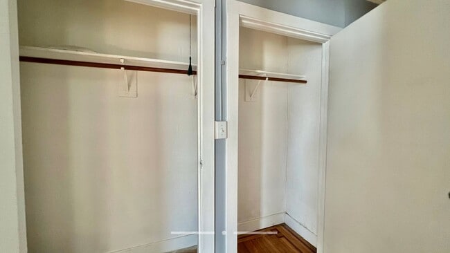 Building Photo - Charming Duplex Lower Unit – 2bd 1ba Nestl...