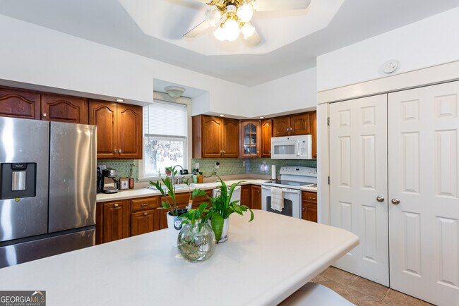 Building Photo - 1698 Temple Ave