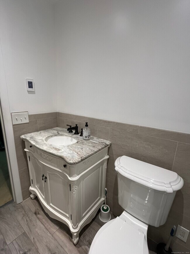 Building Photo - 18 Pinewood Shores
