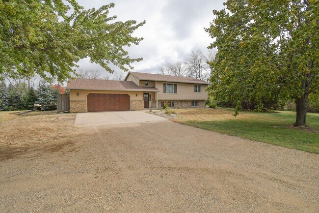 Building Photo - Spacious 4-Bedroom Acreage with Stunning Views Near Hartford — 1.5 Acres of Country Living!