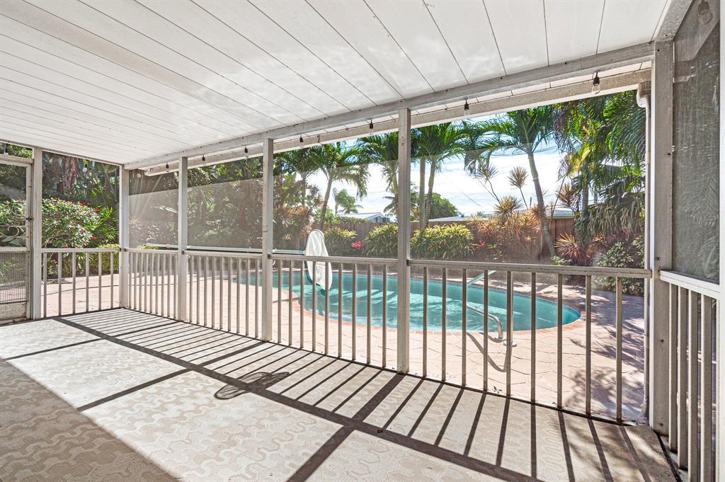 Building Photo - 1900 NE 19th St