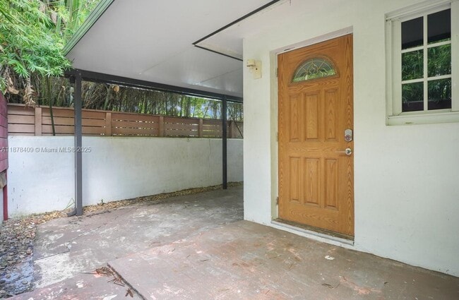 Building Photo - 430 SW 15th Rd