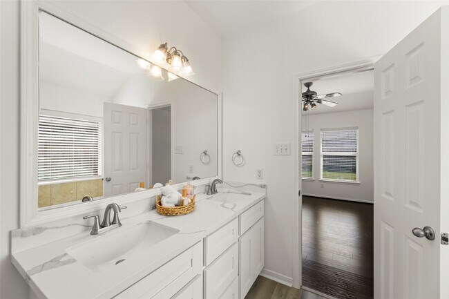Building Photo - 25118 Hazel Ranch Dr