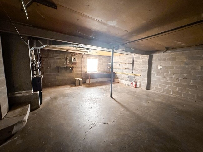 Building Photo - 8415 E 34th St