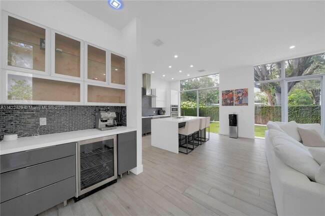 Building Photo - 5720 SW 24th St