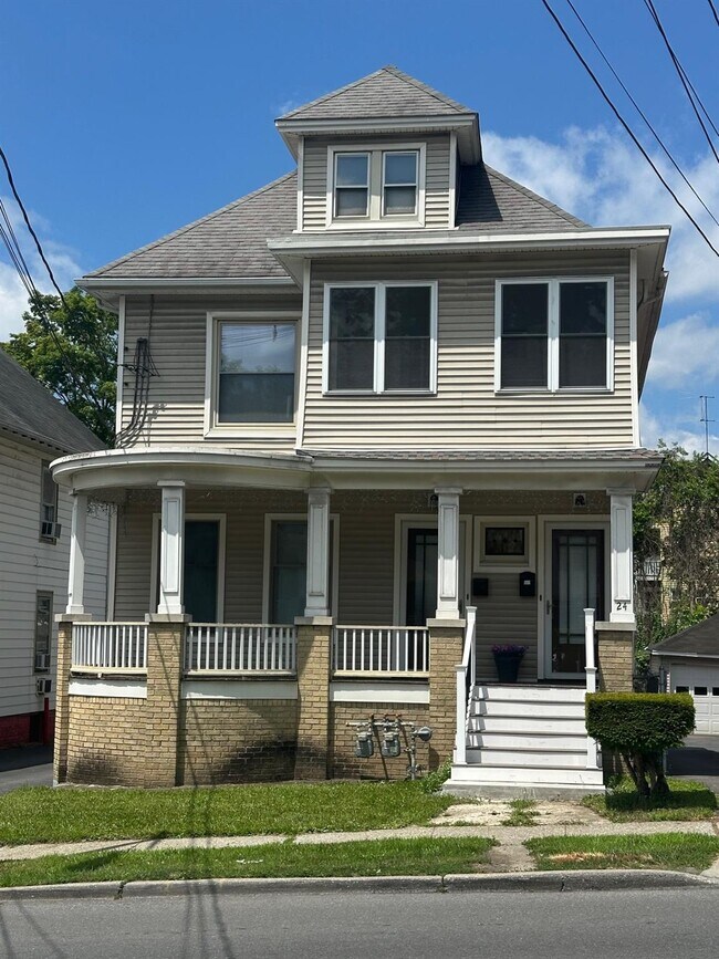 Building Photo - 24 Innis Ave