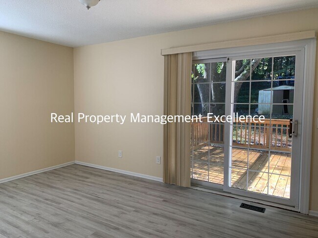 Building Photo - Renovated Raleigh Ranch, Convenient To 440...