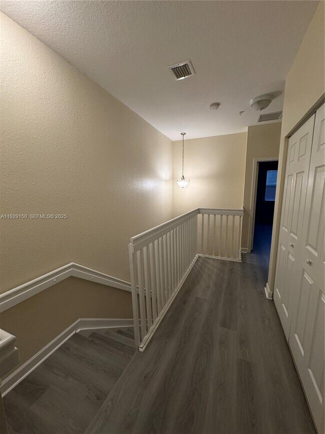 Building Photo - 12440 Emerald Creek Manor