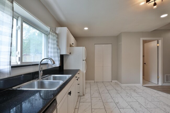Building Photo - 3553 Brookside Blvd