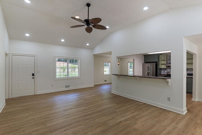 Building Photo - 4BR Home on 1 Acre with Finished Basement in Fayetteville