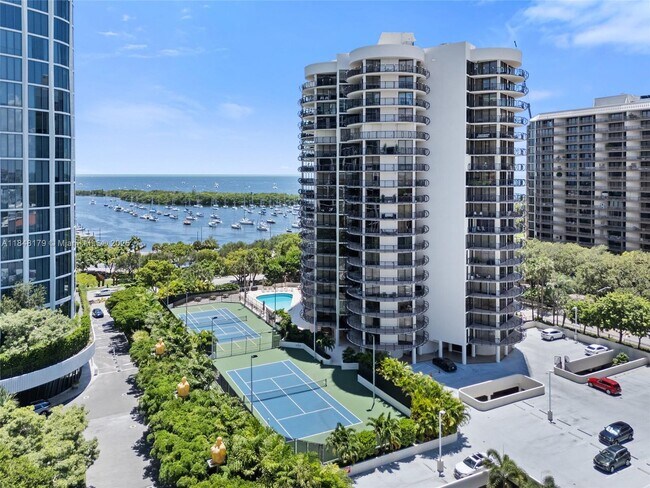 Building Photo - 2843 S Bayshore Dr
