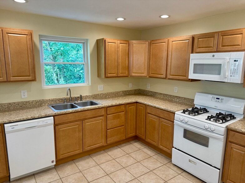 Building Photo - 332 Natchez St